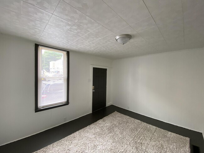 Building Photo - 37 N Hartley St