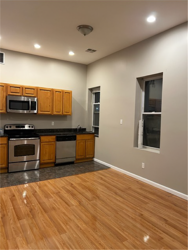 Photo - 2113 E Huntingdon Street Apartment