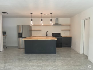 Building Photo - 1501 Loring St