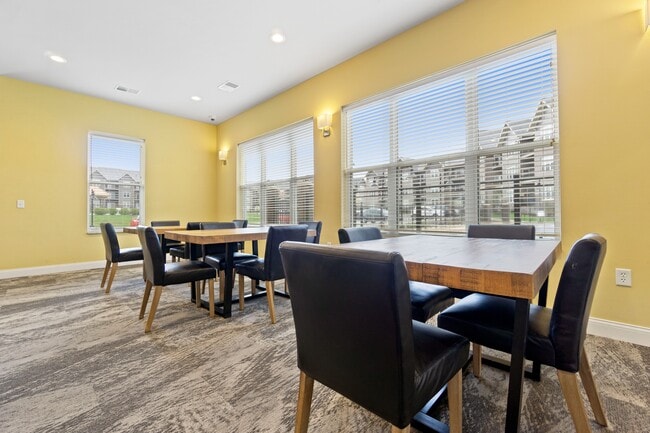 22 Slate Clubroom - 22 Slate