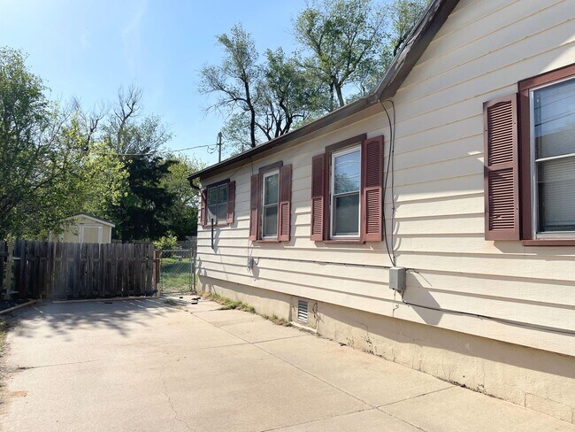 Foto del edificio - 2 Bedroom Home With Fenced in Yard