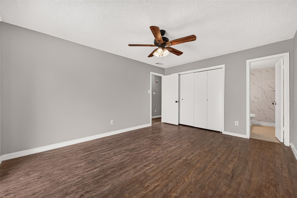 Building Photo - 10814 Parkland Woods Dr