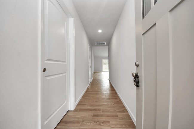 Building Photo - 5811 Cartagena St