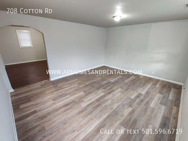 Building Photo - 708 Cotton Rd | $895 | 3 beds 1 bath