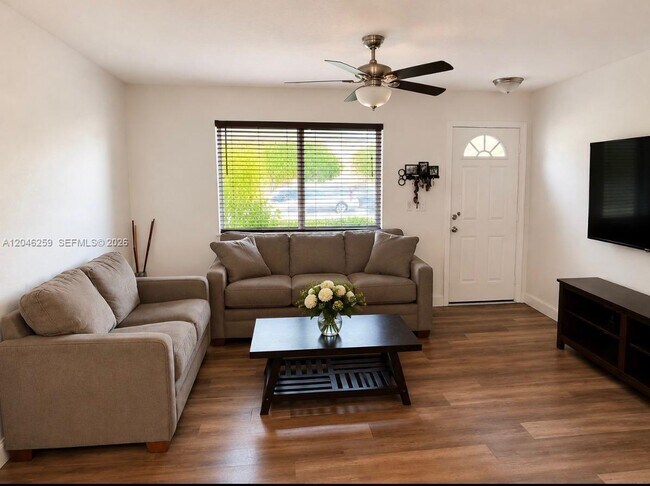 Foto del edificio - 8948 NW 27th St