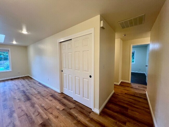 Foto del edificio - Renovated 3BD w/ Large Shop