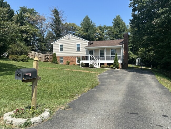 Building Photo - 164 Bonneville Pl