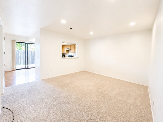 Foto del edificio - 1239 Foothill Blvd