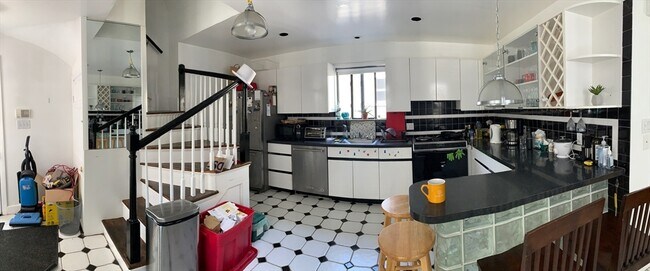 Foto del edificio - 13 Dodge St