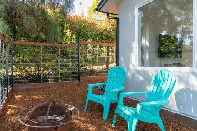 Building Photo - 479 Lawrence Dr