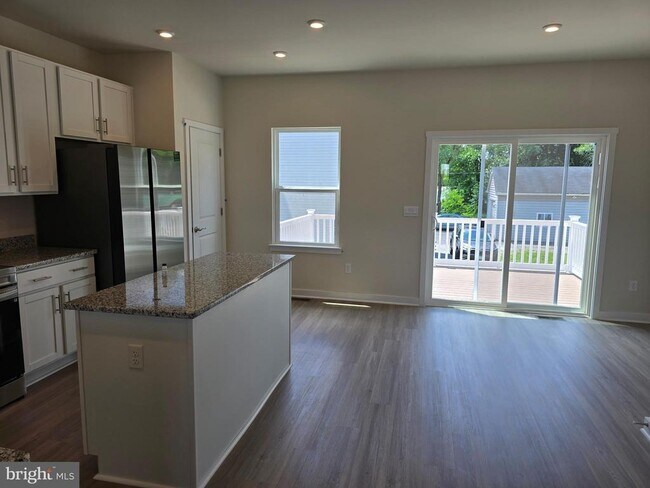 Foto del edificio - 107 BOONE Ct