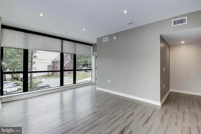 Foto del edificio - 1320 Fenwick Ln