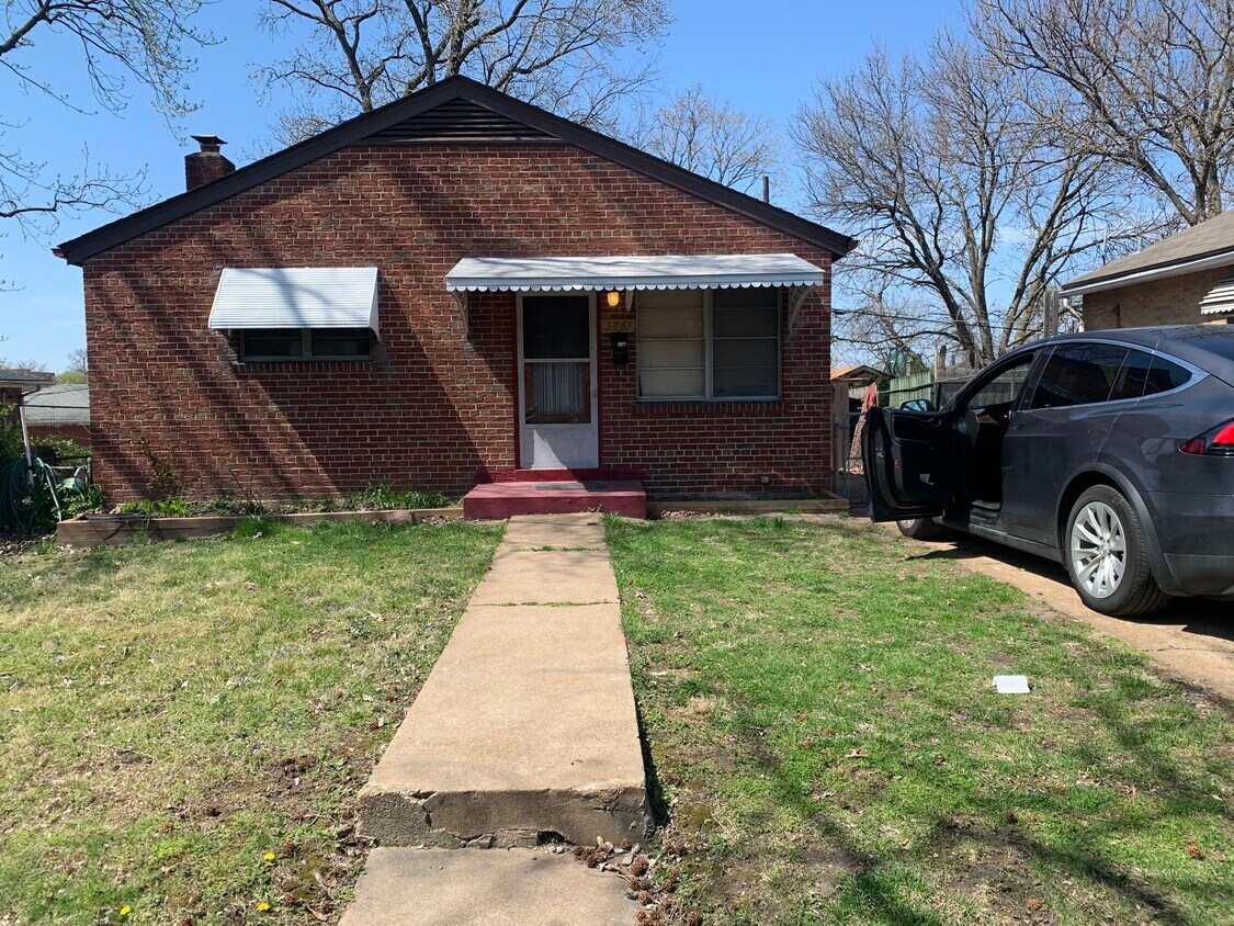 Primary Photo - 3861 Marine Ave