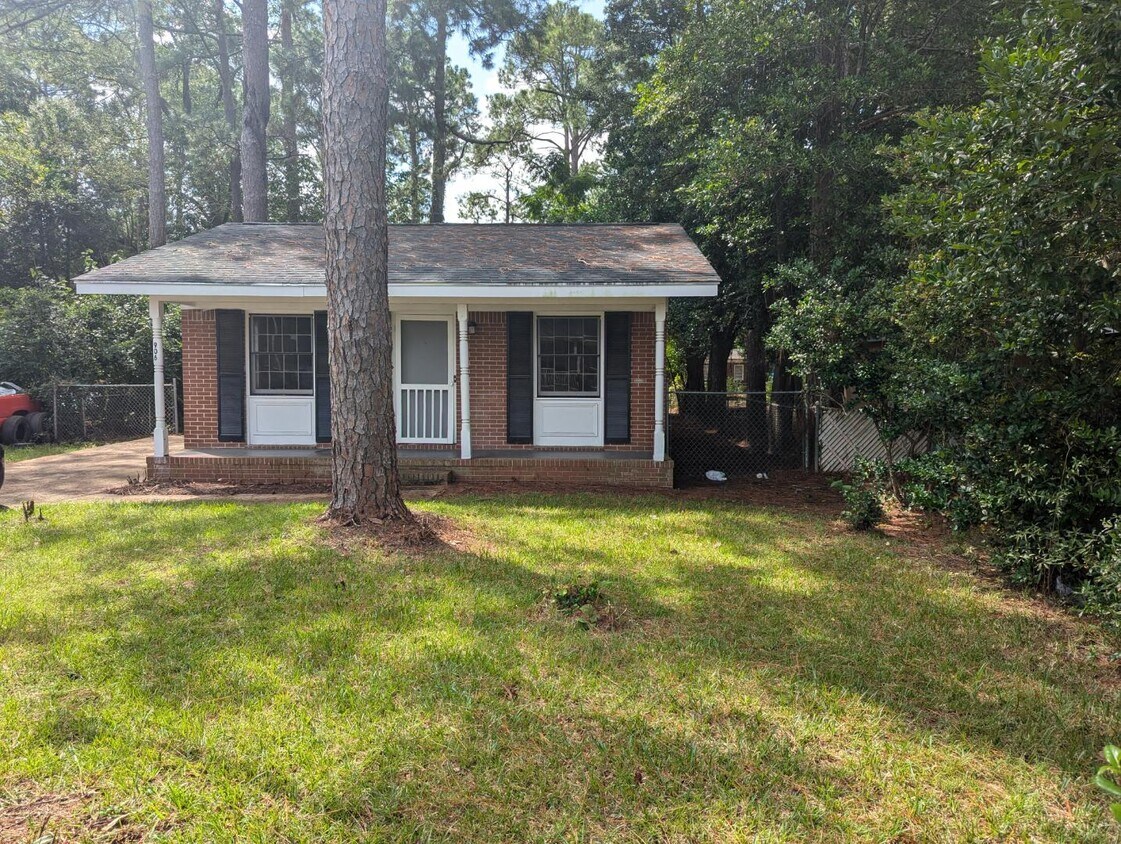 Foto principal - 906 Holloway Ave