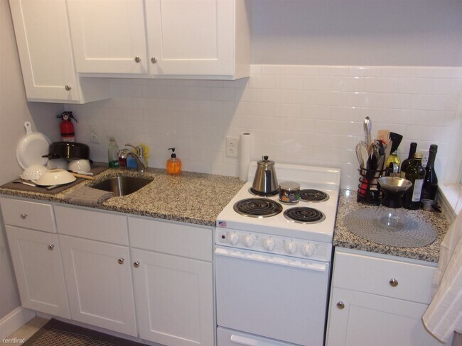 Building Photo - Studio, 1 bath Apartment - 12 Westland Ave