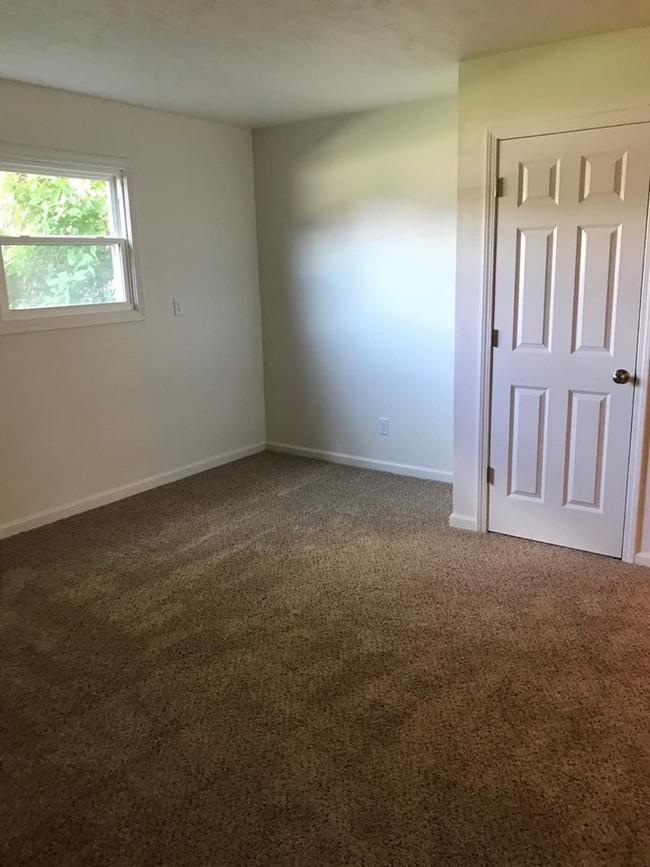 Building Photo - 504 Greenbriar Dr