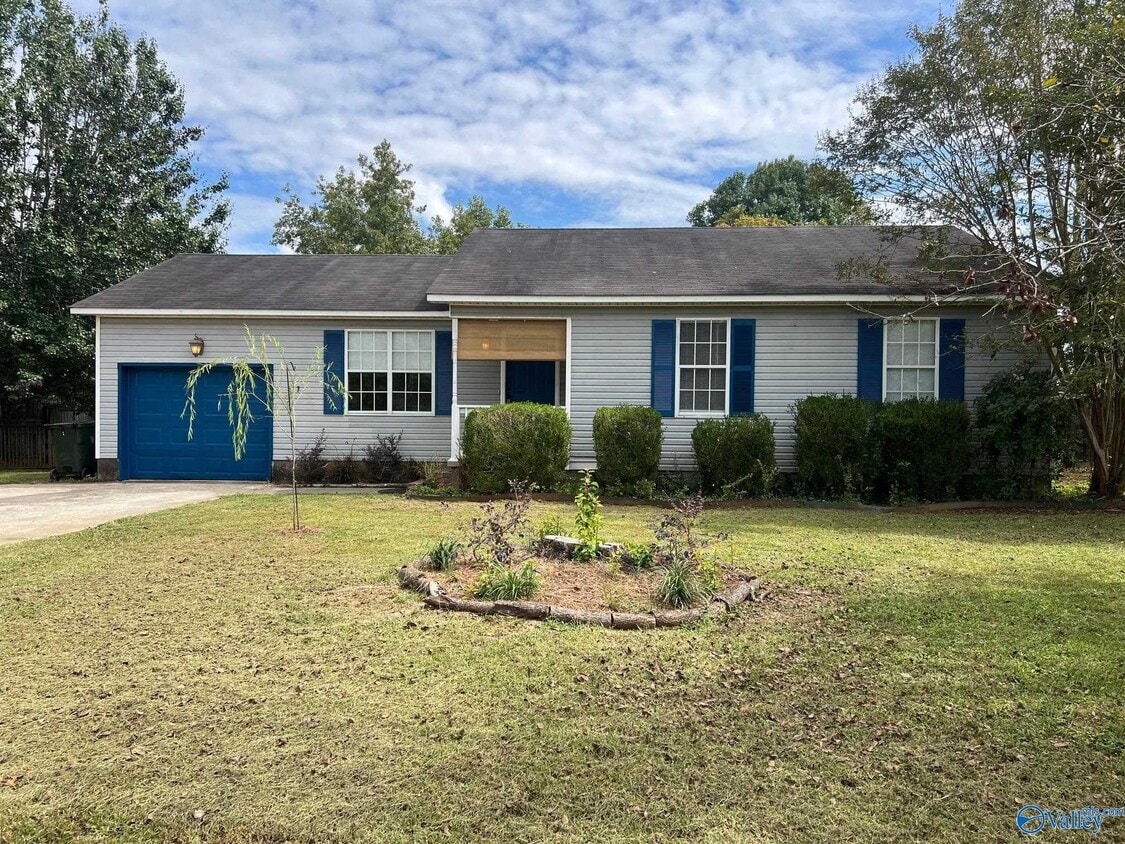 Primary Photo - 113 Quiet Ln