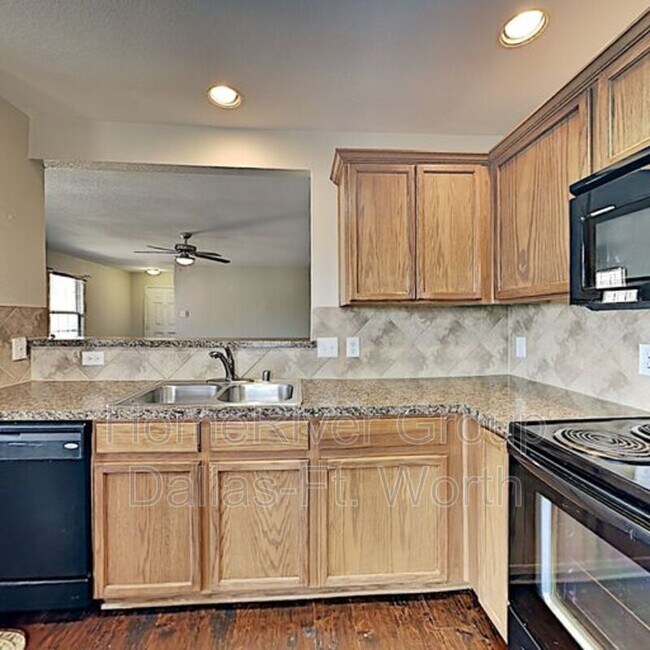Building Photo - 6550 Lighthouse Way