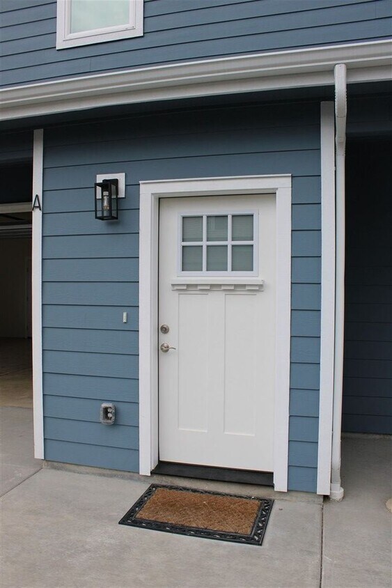 Foto principal - 2 bedroom 2 bathroom Brand New Triplex!