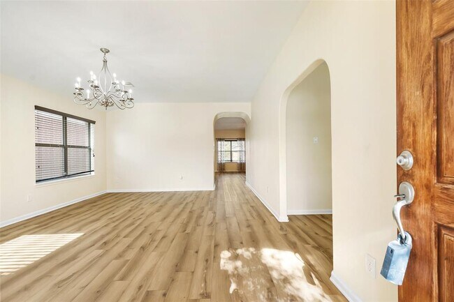 Building Photo - 16114 Range Valley Ln