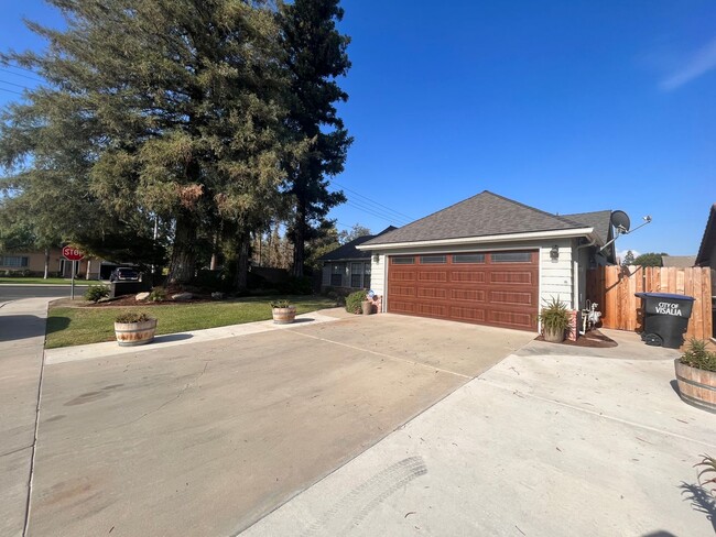 Building Photo - 540 N Peppertree St