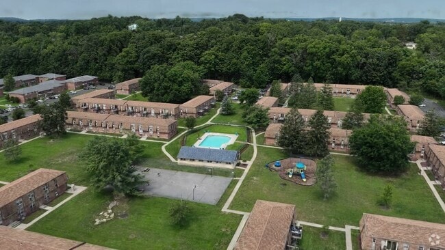  - Country Manor Apartments
