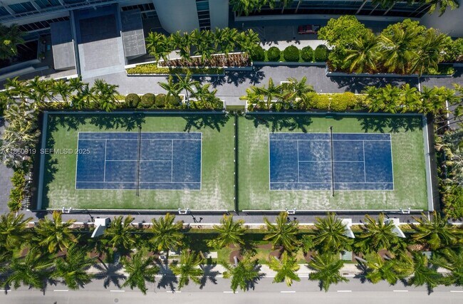 Foto del edificio - 2950 NE 188th St