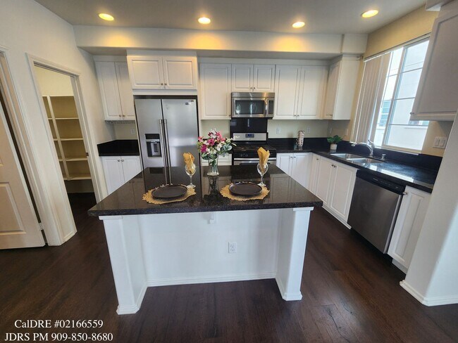 Building Photo - Upland 3 Bedroom Condo