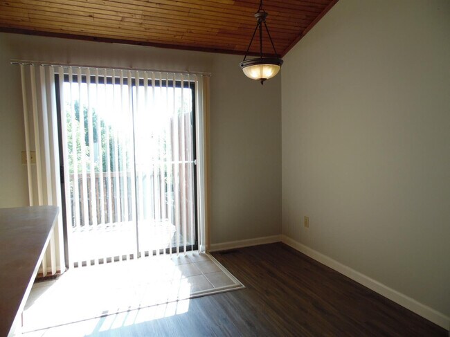 Foto del edificio - 2556 Crusaders Way