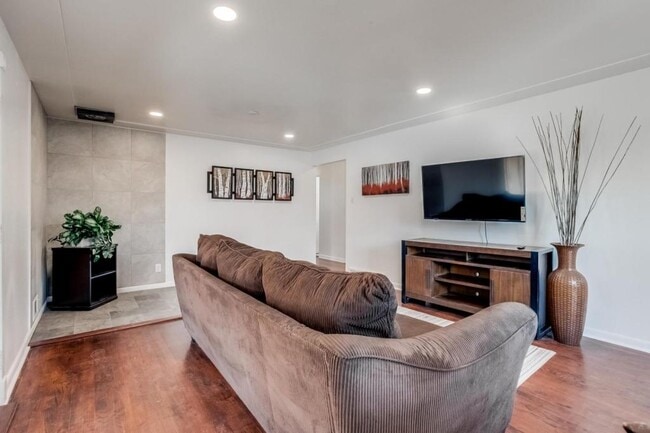 Photo - 7101 Wolff St House