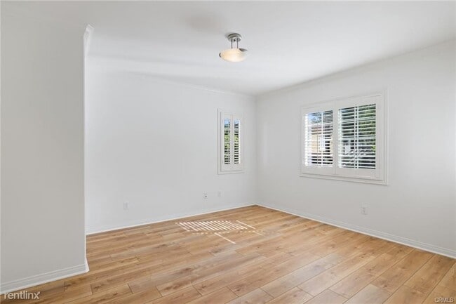 Building Photo - 4 br, 3 bath Condo - 119 White Flower