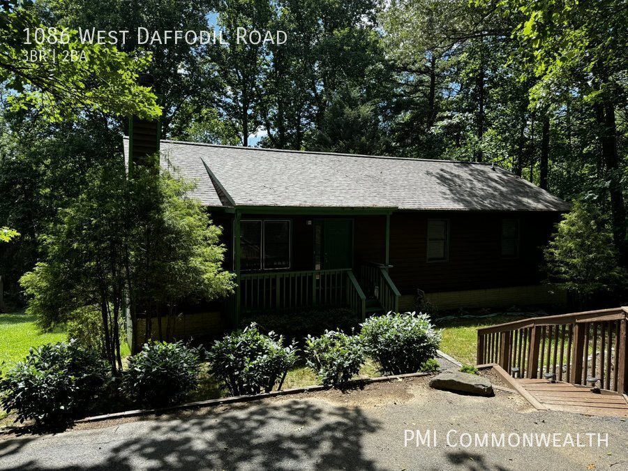 Primary Photo - 3 Bed / 2 Bath Single Family (Available Now)