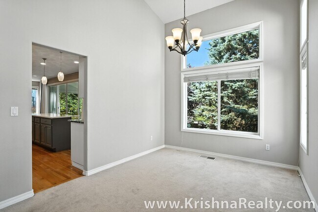 Building Photo - Charming 5 BD ¦ 2.5 BA ¦ Single Family Hom...