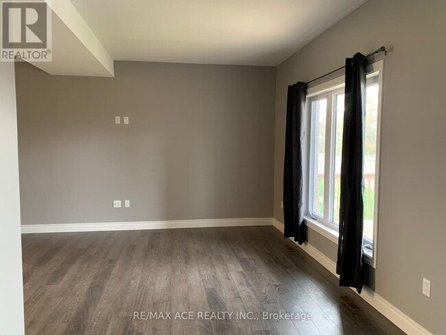 Building Photo - 7 Mountain Ash Dr