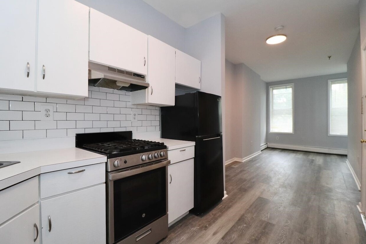 Primary Photo - 108 Adams St