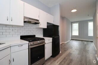 Building Photo - 108 Adams St