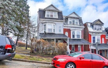 Building Photo - 414 S Park St
