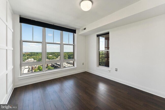 Building Photo - 11760 Sunrise Valley Dr