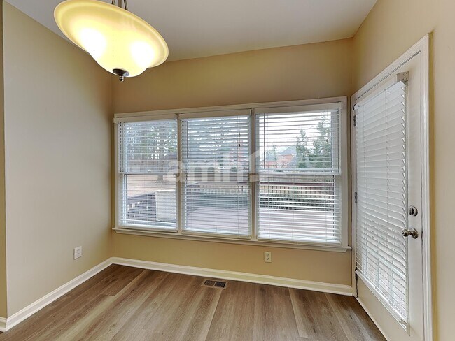 Foto del edificio - 1577 Ridge Point Ct NW