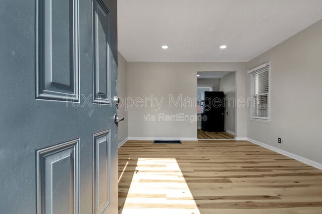 Foto del edificio - 1045 S James Rd