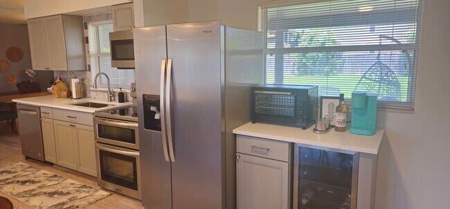 Foto del edificio - 589 Coconut St