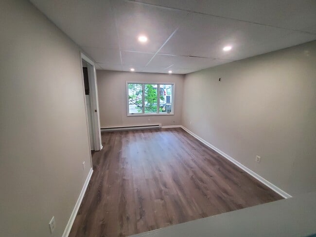 Building Photo - 10 Highland View Ave