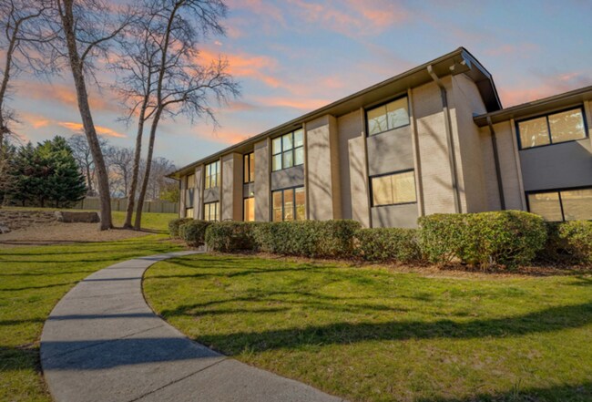 Foto del edificio - Upgraded 2-Bedroom Premium Apartment in Brookhaven | 838 SF