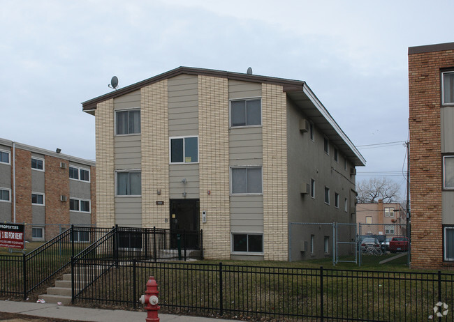 Building Photo - 3024 Pillsbury Ave S