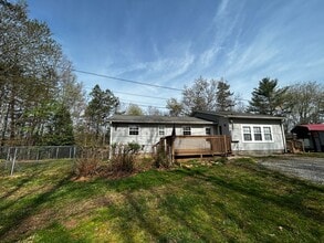 Building Photo - 204 Cane Creek Ln
