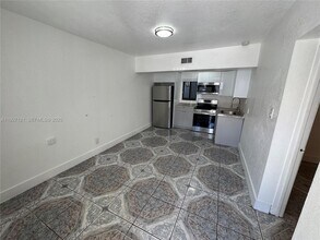 Building Photo - 169 NE 50th St