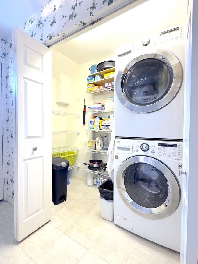 Building Photo - 8370 Wingate Dr