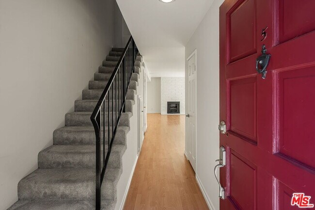 Foto del edificio - 1805 S Barrington Ave