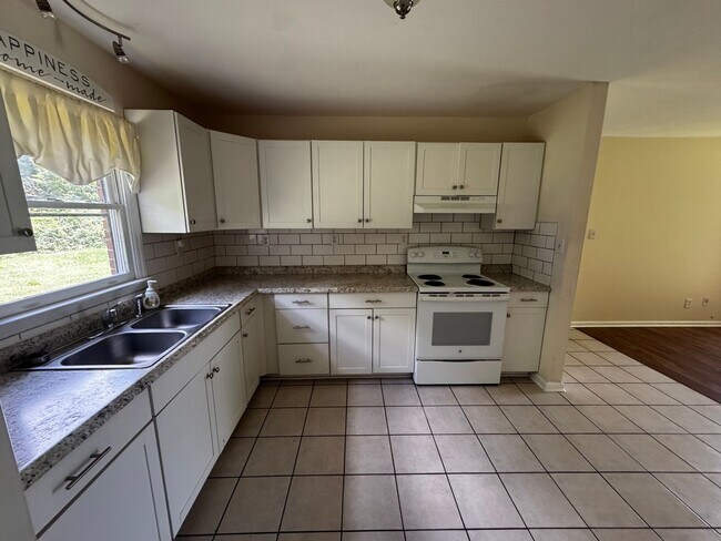 Foto del edificio - 2115 Cameo Dr