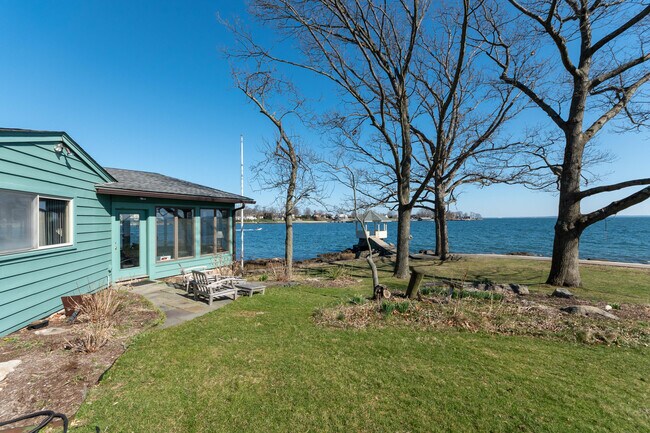 Building Photo - 5 Nash Island